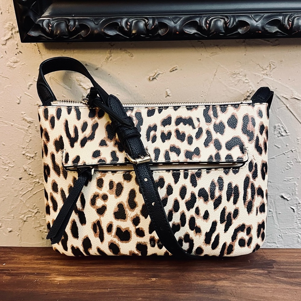 EUC VINCE CAMUTO LEOPARD CROSSBODY